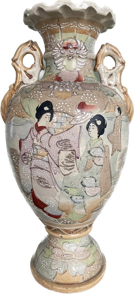 Grand vase satsuma moriage de la période Taisho/Showa, Antiquités & Art, Antiquités | Vases, Enlèvement ou Envoi