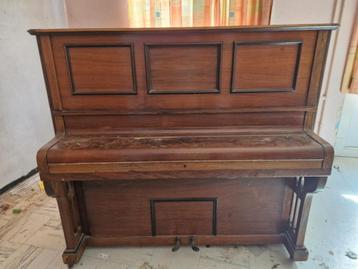 Om piano te geven beschikbaar voor biedingen