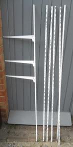 14 rails blancs crémaillères + 76 équerres, Bricolage & Construction, Quincaillerie & Fixations, Enlèvement, Utilisé