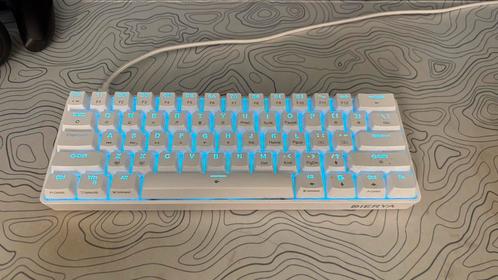 Gaming keyboard bijna niet gebruikt werkt helemaal perfect, Computers en Software, Toetsenborden, Zo goed als nieuw, Qwerty, Bedraad