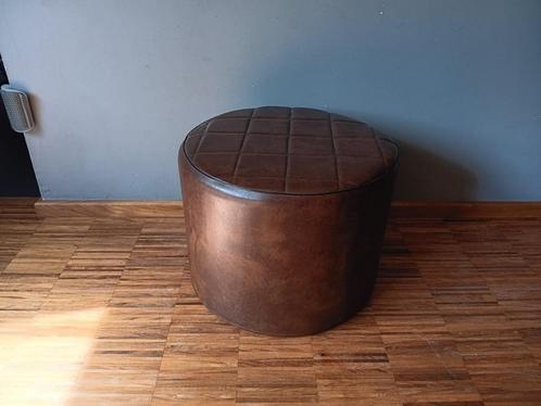 Vintage poef in bruine skai, Huis en Inrichting, Zetels | Voetbanken en poefs, Zo goed als nieuw, Minder dan 50 cm, Minder dan 50 cm