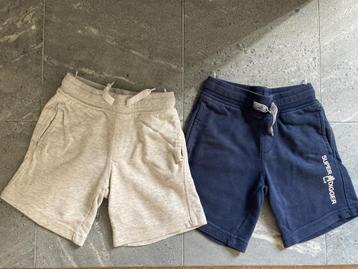 2 shorts - maat 110 (jongens) beschikbaar voor biedingen