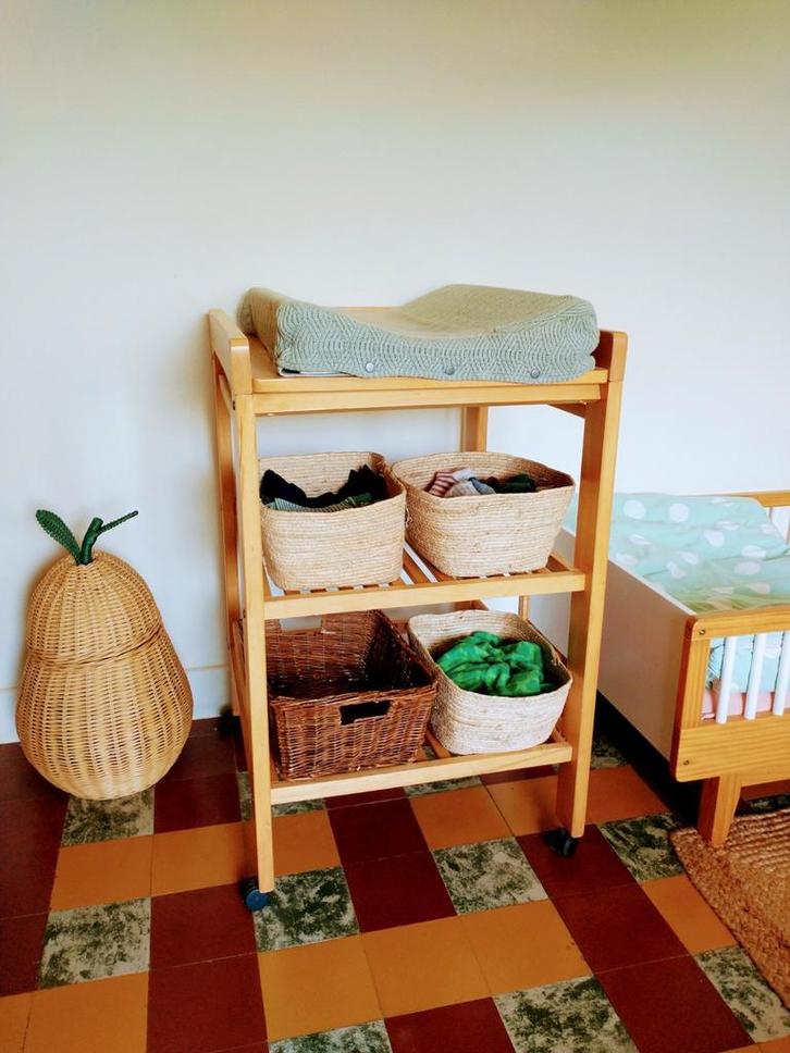 zeer stevige ververstafel, in puur hout, Kinderen en Baby's, Kinderkamer | Commodes en Kasten, Gebruikt, Ophalen