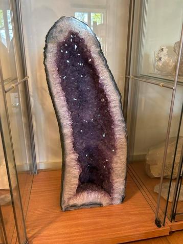 Zeer grote amethyst geode *topstuk* beschikbaar voor biedingen