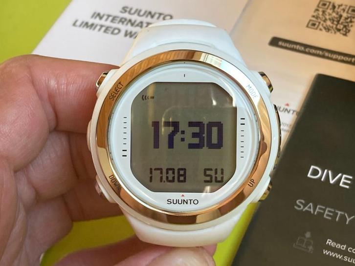 Suunto D4i witte siliconen (nieuw, 10 x ermee gedoken), Watersport en Boten, Duiken, Zo goed als nieuw, Duikcomputer, Ophalen of Verzenden