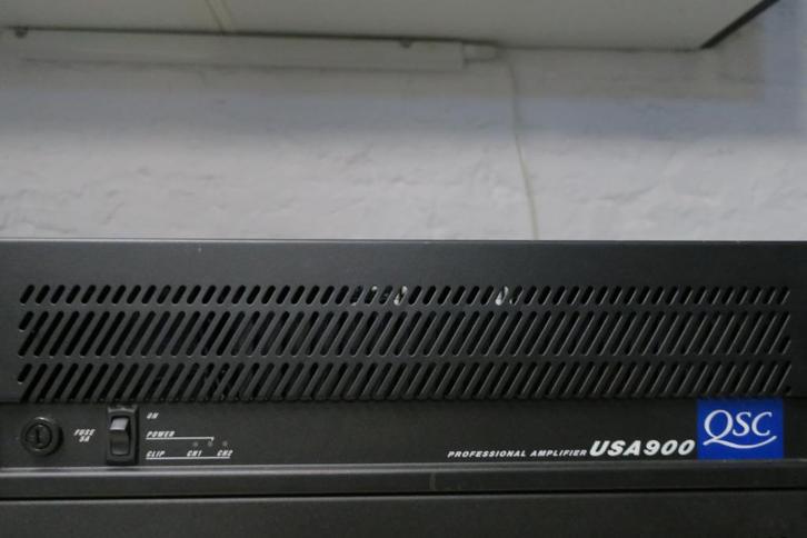 QSC audio USA 900 stereo eindversterker, Audio, Tv en Foto, Versterkers en Ontvangers, Zo goed als nieuw, Stereo, 120 watt of meer