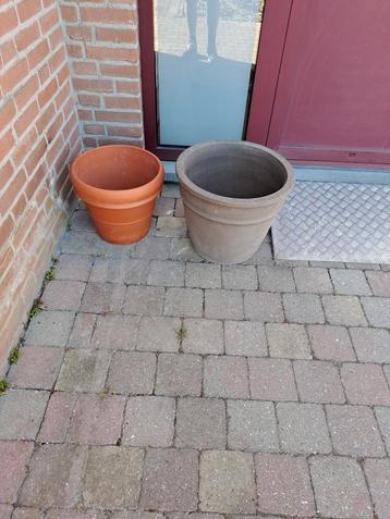 Terracotta bloempotten.  beschikbaar voor biedingen