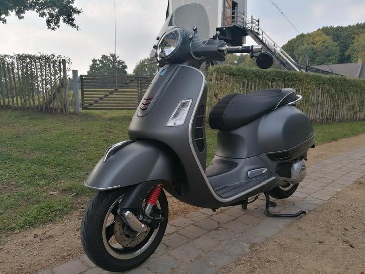 Vespa gts super sport 125cc 2016, Fietsen en Brommers, Scooters | Vespa, Zo goed als nieuw, Ophalen