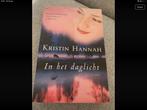roman in het daglicht (kristin hannah), Boeken, Romans, Ophalen of Verzenden, Zo goed als nieuw