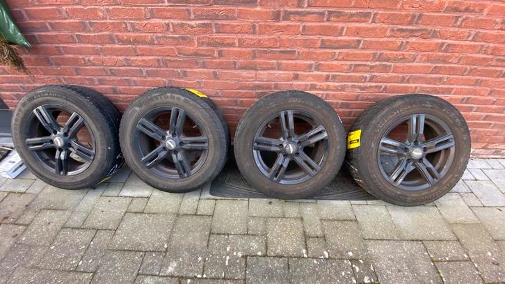 4 winter banden 205/65R16C 107/105T – M+S op zwarte velgen, Autos : Pièces & Accessoires, Pneus & Jantes, Pneu(s), Pneus hiver