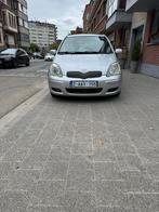 Toyota yaris 1.3 benzine airco blauwe lijn 0485905657, Auto's, Toyota, Voorwielaandrijving, Stof, 4 cilinders, Bedrijf