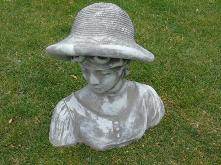 Buste van een vrouw met een gepatineerde stenen hoed, Tuin en Terras, Tuinwanddecoratie, Nieuw, Ophalen