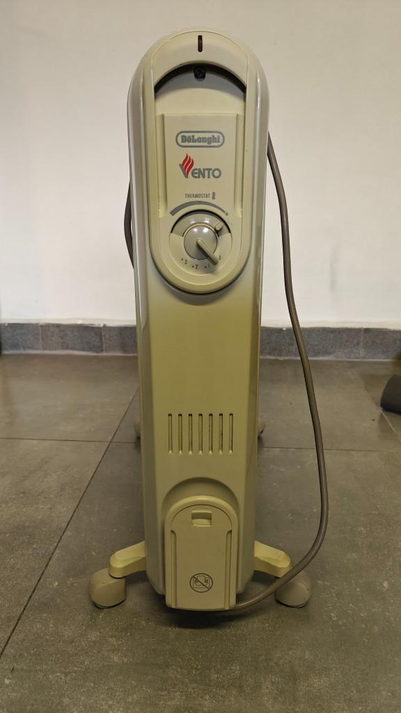 Delonghi Olieradiator v551225 goede staat, Doe-het-zelf en Bouw, Verwarming en Radiatoren, Zo goed als nieuw, Radiator, 800 watt of meer