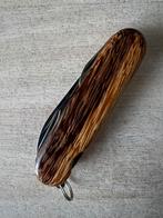 Couteau Wenger série custom bois de fer., Comme neuf