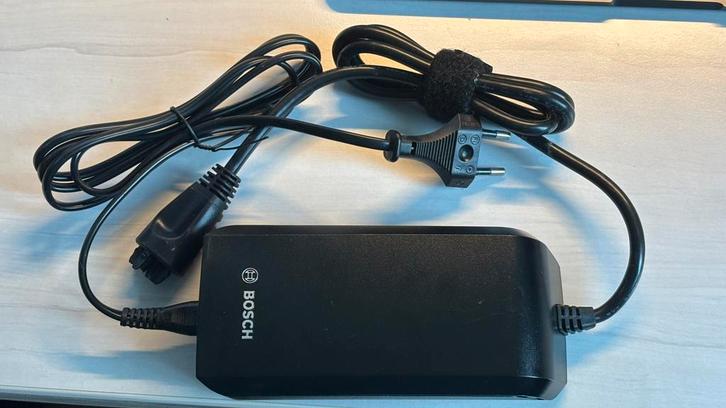 Bosch lader Compact charger BCS320, Fietsen en Brommers, Fietsaccessoires | Fietsaccu's, Zo goed als nieuw, Ophalen