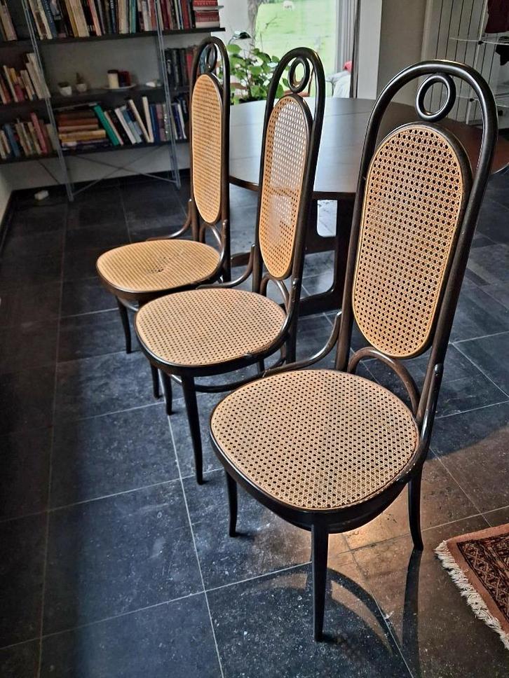 6 vintage stoelen Thonet 207 “Long John” & Tafel Thonet 79, Huis en Inrichting, Stoelen, Gebruikt, Vijf, Zes of meer stoelen, Hout