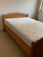 Tweepersoonsbed met lattenbodem, matras en nachtkastje, Huis en Inrichting, Ophalen, Gebruikt, Bruin, 210 cm