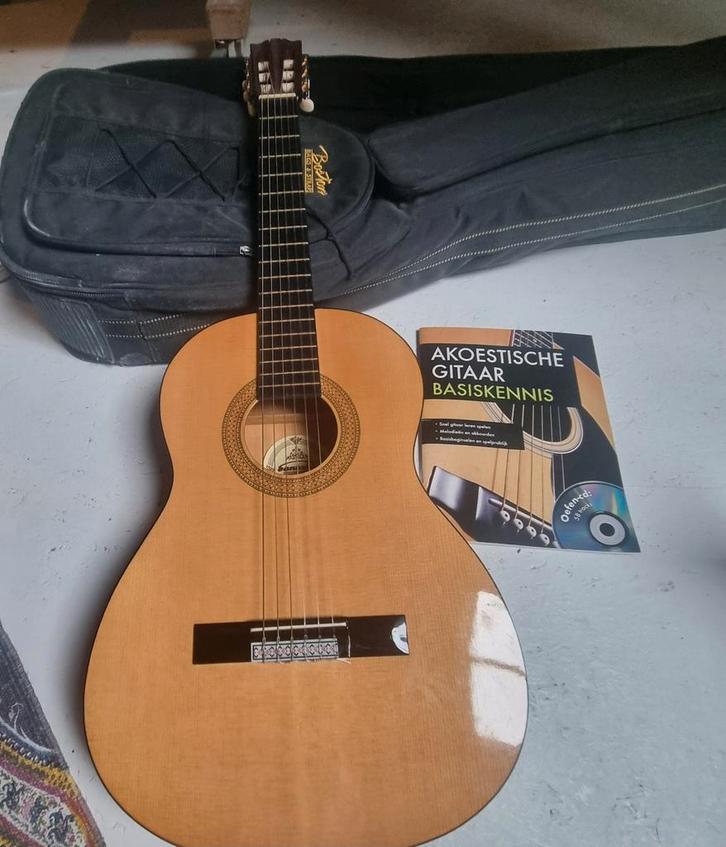 SANTANA Akoestische gitaar + hoes + oefenboek en CD, Muziek en Instrumenten, Snaarinstrumenten | Gitaren | Akoestisch, Zo goed als nieuw