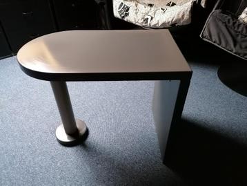 Table d'appoint beschikbaar voor biedingen