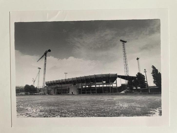 3 originele persfoto's bouw tribune Standard Luik (jaren 80), Verzamelen, Sportartikelen en Voetbal, Nieuw, Poster, Plaatje of Sticker