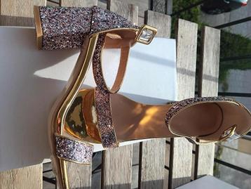 Schoenen dames beschikbaar voor biedingen