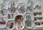 Vintage servies Italy. Servies met handgeschilderde groenten, Huis en Inrichting, Ophalen, Gebruikt, Bord(en)