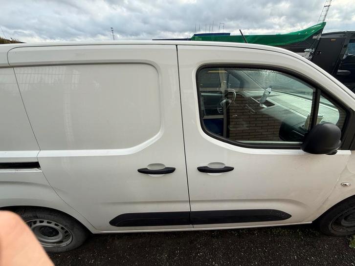 Toyota PROACEcity (beschadigd), Auto's, Toyota, Particulier, Airconditioning, Bluetooth, Parkeercamera, Parkeersensor, Radio, Diesel