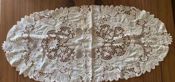 kant Brussel ovaal 89 X 41,5 cm beschikbaar voor biedingen