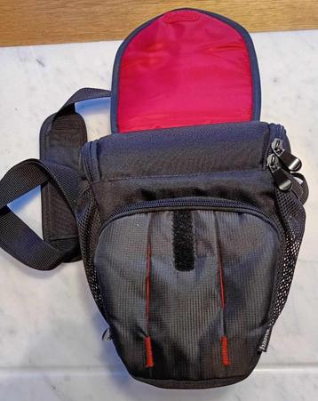 Hama cameratas met regencover beschikbaar voor biedingen