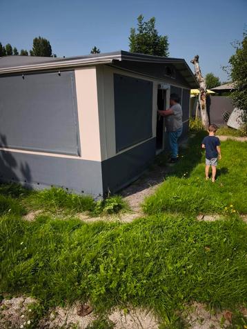 Vaste voortent.  beschikbaar voor biedingen