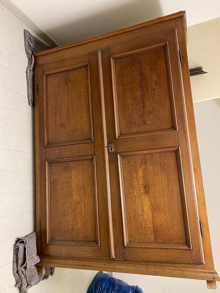 Grote antieke kast - gratis, Huis en Inrichting, Kasten | Secretaires, Zo goed als nieuw, Ophalen