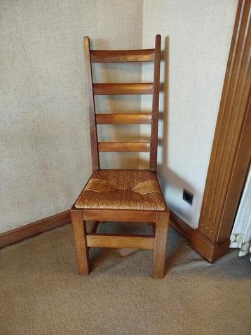 stoel beschikbaar voor biedingen