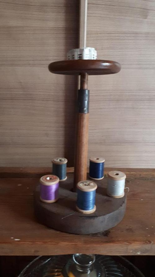Vintage garenkloshouder of spoelstandaard in hout + klossen, Antiek en Kunst, Curiosa en Brocante, Ophalen of Verzenden