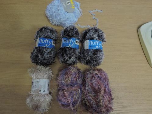 7 Fluffy wol 4 verschillende blauw, beige, gekleurde, en z/w, Hobby en Vrije tijd, Breien en Haken, Zo goed als nieuw, Breien of Haken