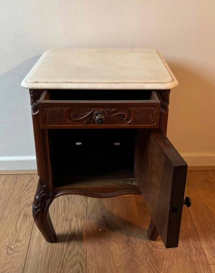 Antiek nachtkastje , Rococo Revival - Louis XV-stijl, Antiek en Kunst, Antiek | Meubels | Kasten, Ophalen