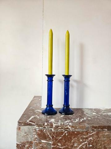 Vintage kobaltblauwe kandelaars beschikbaar voor biedingen