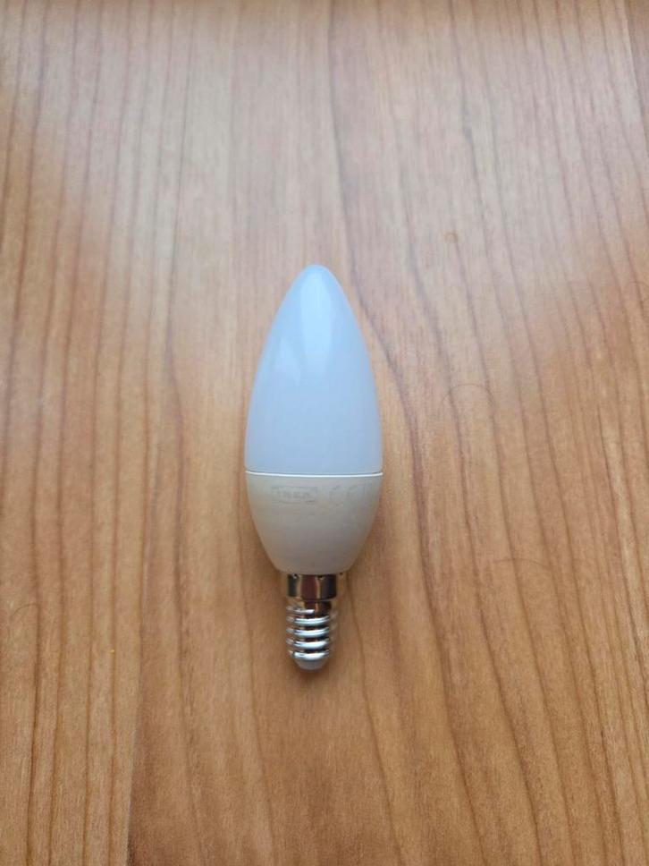 Lampe LED IKEA – modèle 1321C3 (culot E14), Huis en Inrichting, Lampen | Wandlampen, Ophalen of Verzenden