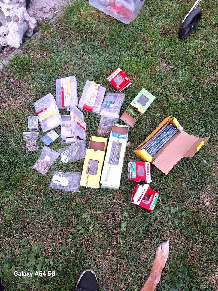 Lot de visserie, Doe-het-zelf en Bouw, IJzerwaren en Bevestigingsmiddelen, Zo goed als nieuw, Schroeven, Ophalen