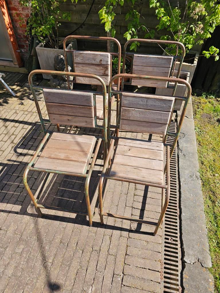 Stoelen rustiek..., Ophalen