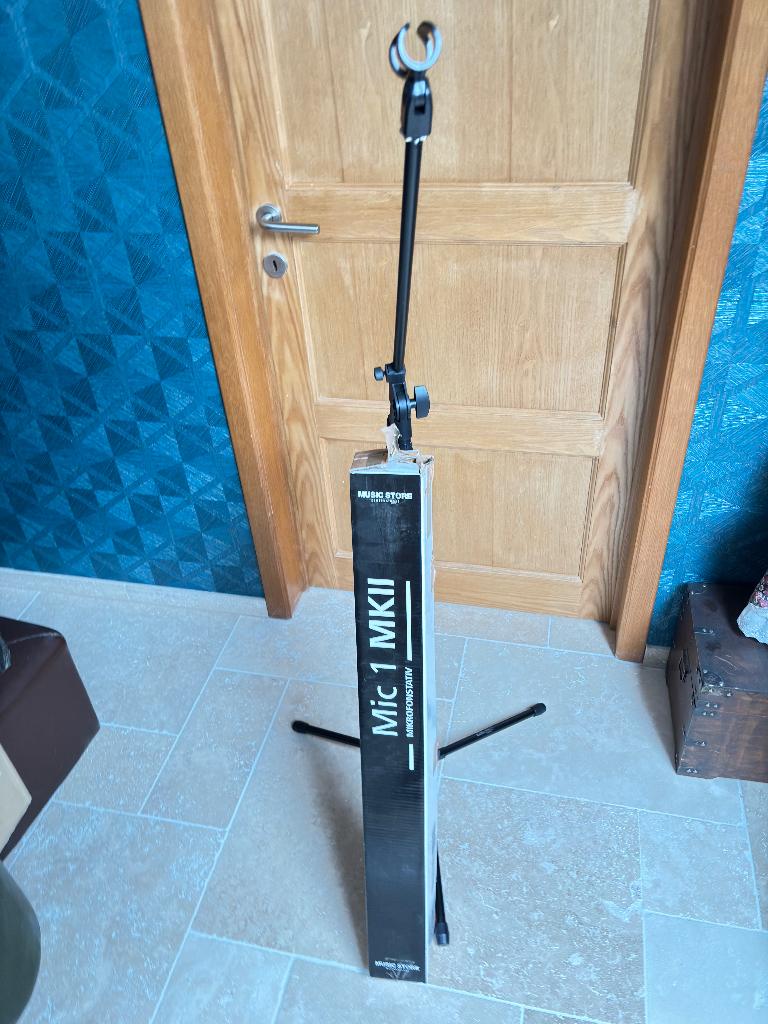 Pied pour micro, Musique & Instruments, Enlèvement, Comme neuf, Pied, Micro