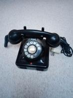 Oude telefoon uit 1945. Bieden, aub, Ophalen of Verzenden, Gebruikt, Met draaischijf