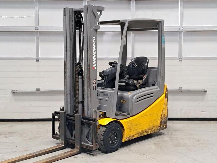 Jungheinrich EFG216, Articles professionnels, Machines & Construction | Chariots élévateurs & Transport interne, Chariot élévateur pour allées étroites