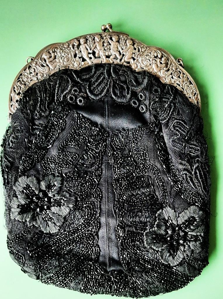 Te koop: Zeer oude handtas met zilveren sluiting, Ophalen, Zilver