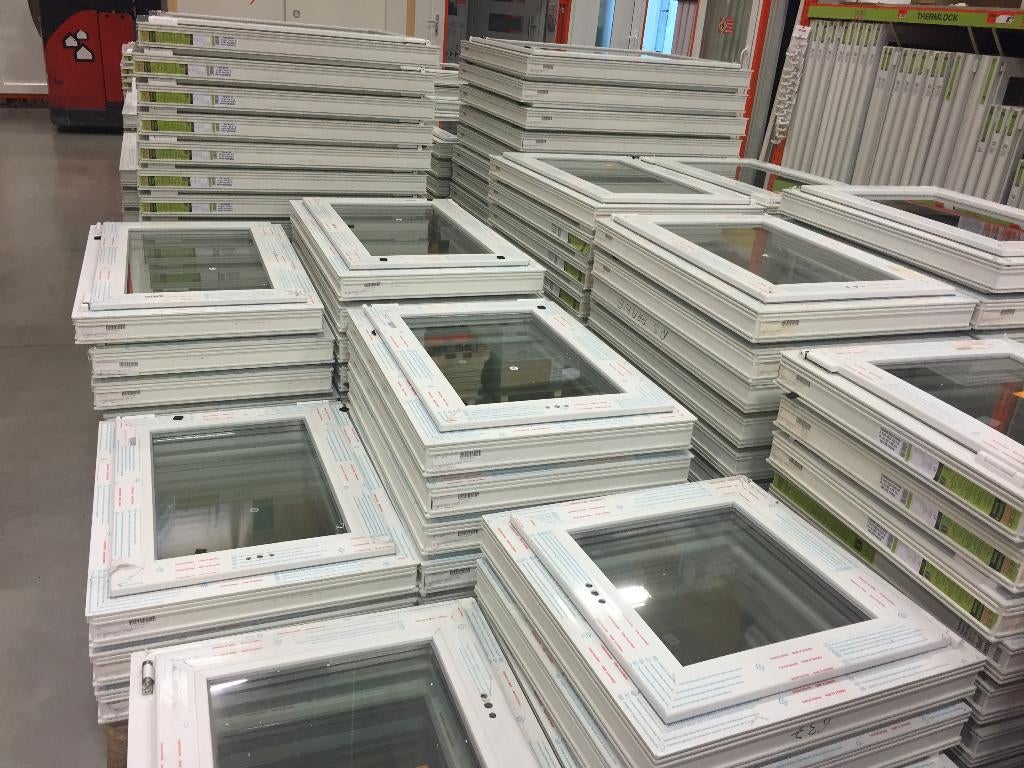 Uitbevoorrading van PVC-kozijnen en deuren grote voorraad, Doe-het-zelf en Bouw, Deuren en Vliegenramen, Nieuw, Ophalen