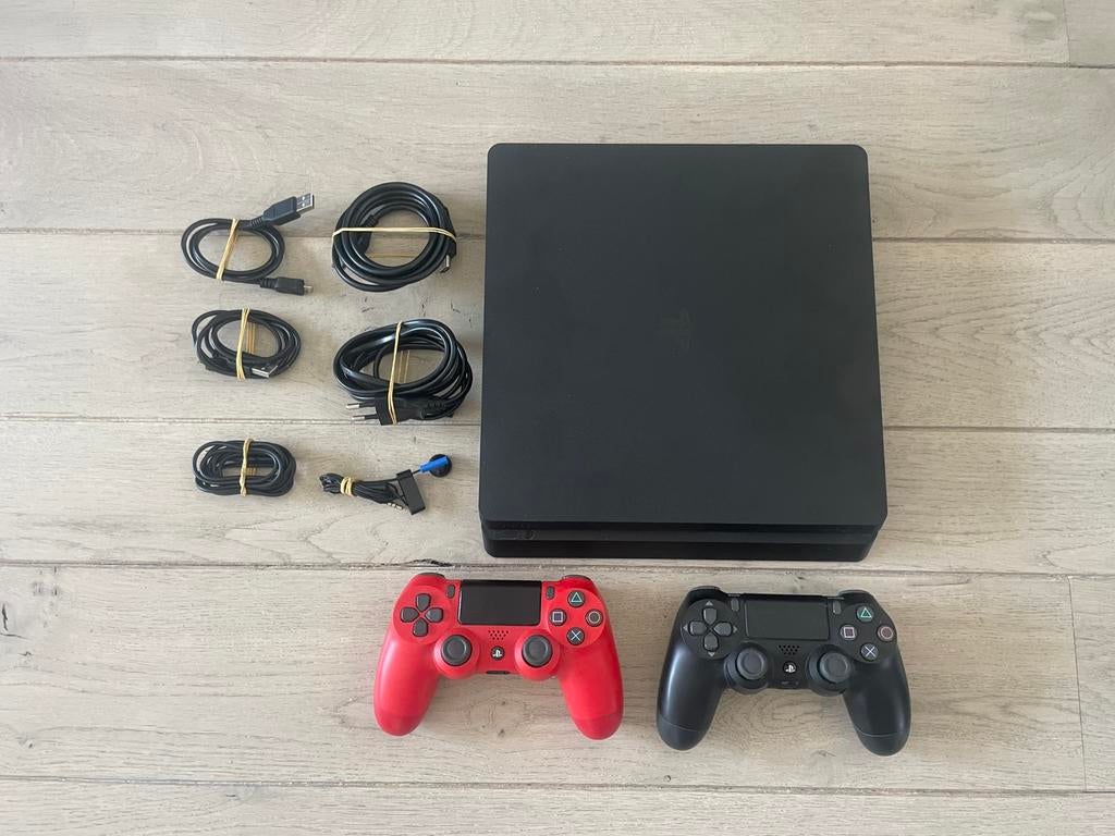 ② PlayStation 4 Slim 500GB + 2 controllers + 4 games 
