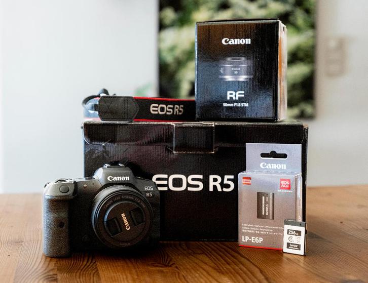 Canon EOS R5 + lens 50mm f1.8 + 2 accu's + 256GB CF-kaart, TV, Hi-fi & Vidéo, Appareils photo numériques, Comme neuf, Canon, Enlèvement ou Envoi