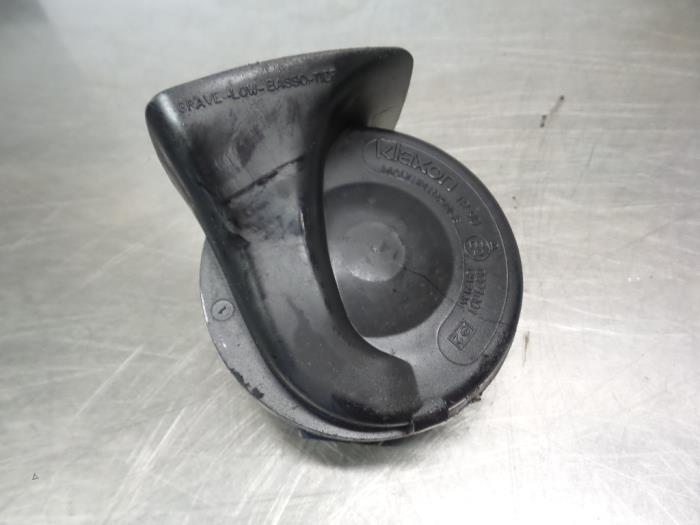 Klaxon d'un Audi A8 (A8 94-), Autos : Pièces & Accessoires, Électronique & Câbles, Audi, Utilisé, Enlèvement ou Envoi