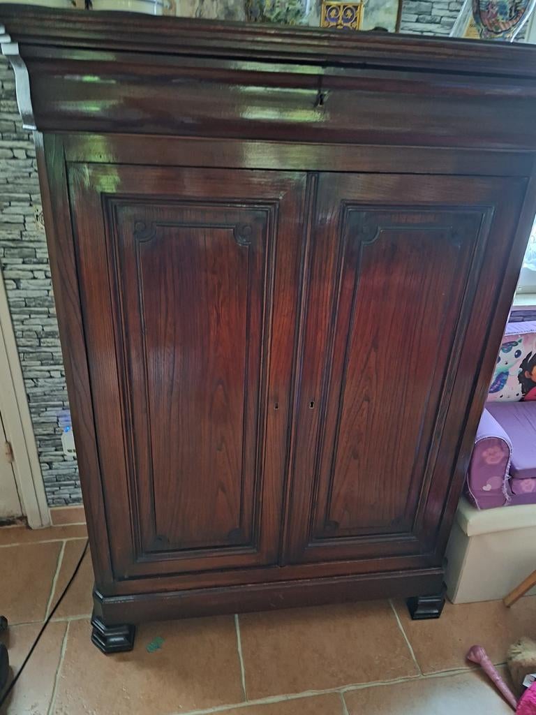 Antieke meidenkast, Ophalen