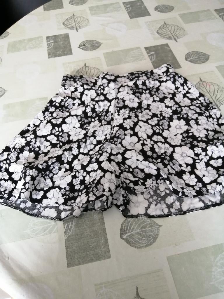 NEW LOOK broekrok maat 34 / 170, Kinderen en Baby's, Kinderkleding | Maat 170, Meisje, New look, Ophalen of Verzenden, Zo goed als nieuw