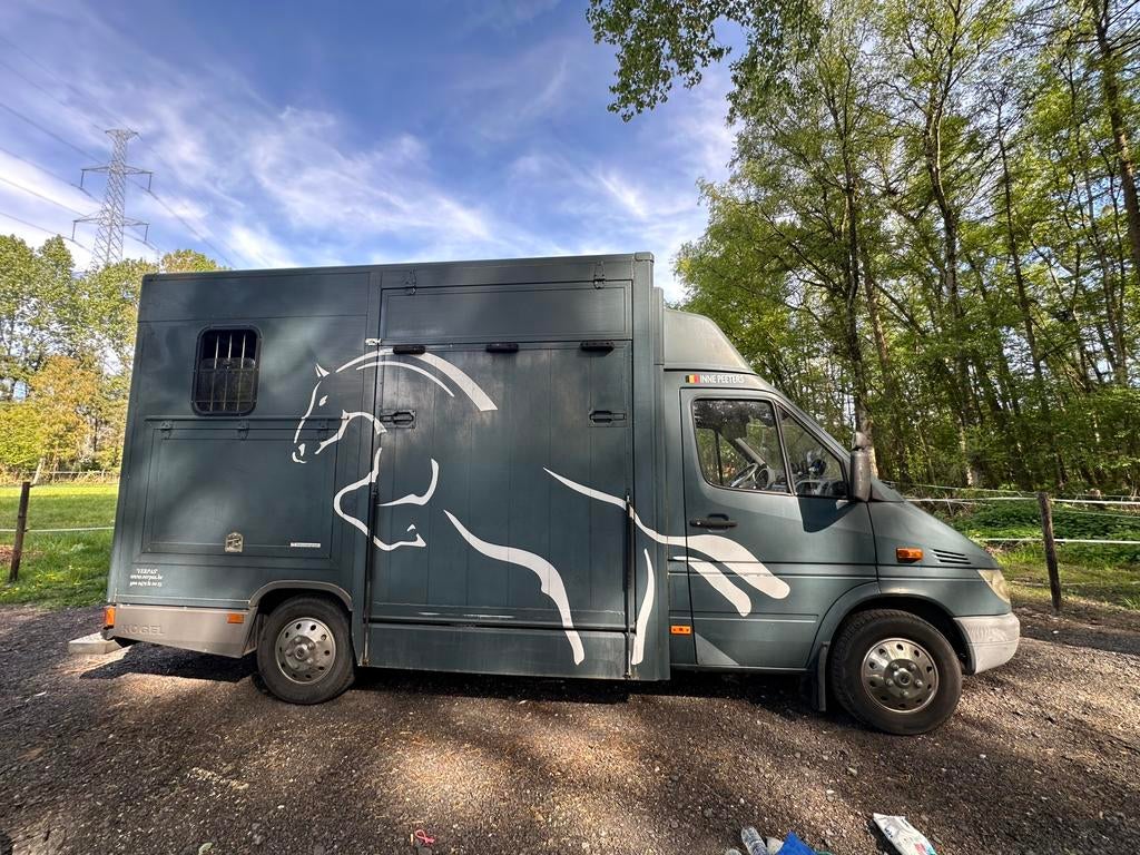 Paarden camionette, Ophalen